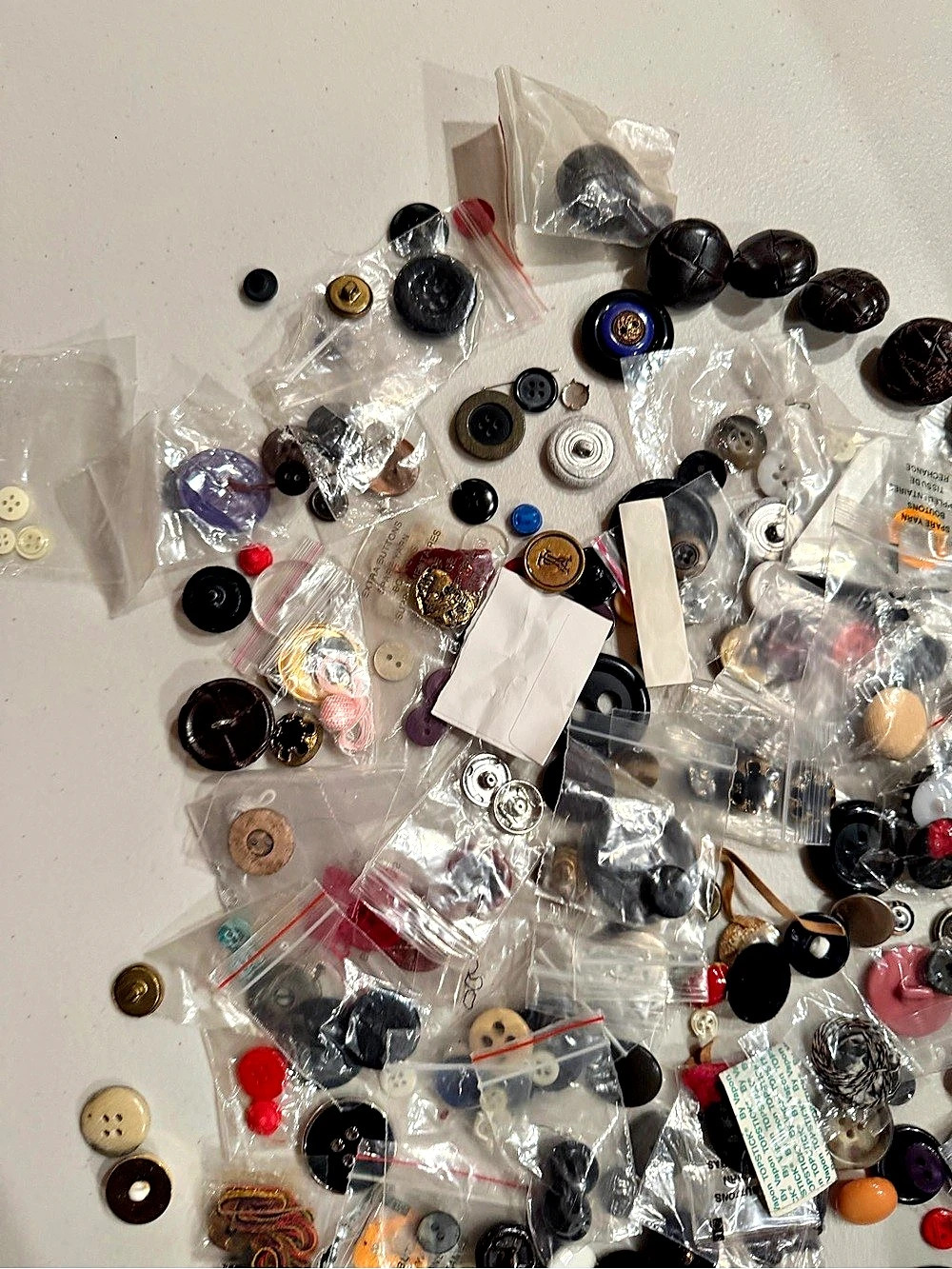 Assorted Buttons Craft Sewing Collection - Picture 5 of 7